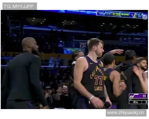 湖人一周内成功掌控东契奇与里夫斯的比赛策略分析 湖人一周内成功掌控东契奇与里夫斯的比赛策略分析