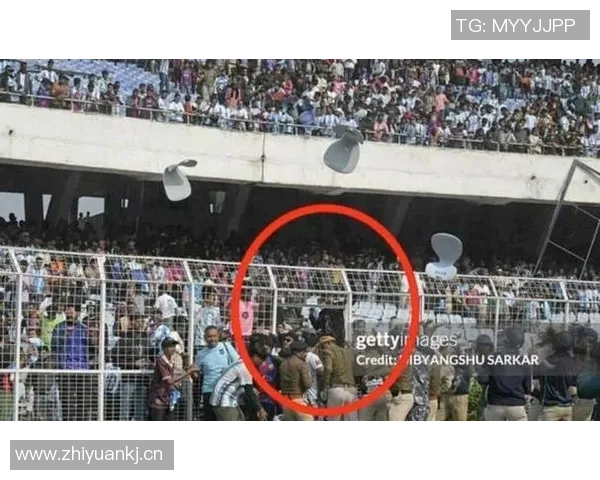 梅西印度行引发混乱当地官员指责组织方贪婪无能与球迷自拍成风 梅西印度行引发混乱当地官员指责组织方贪婪无能与球迷自拍成风