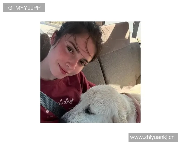 女友社媒分享与内维斯迪士尼乐园甜蜜游玩瞬间引发热议